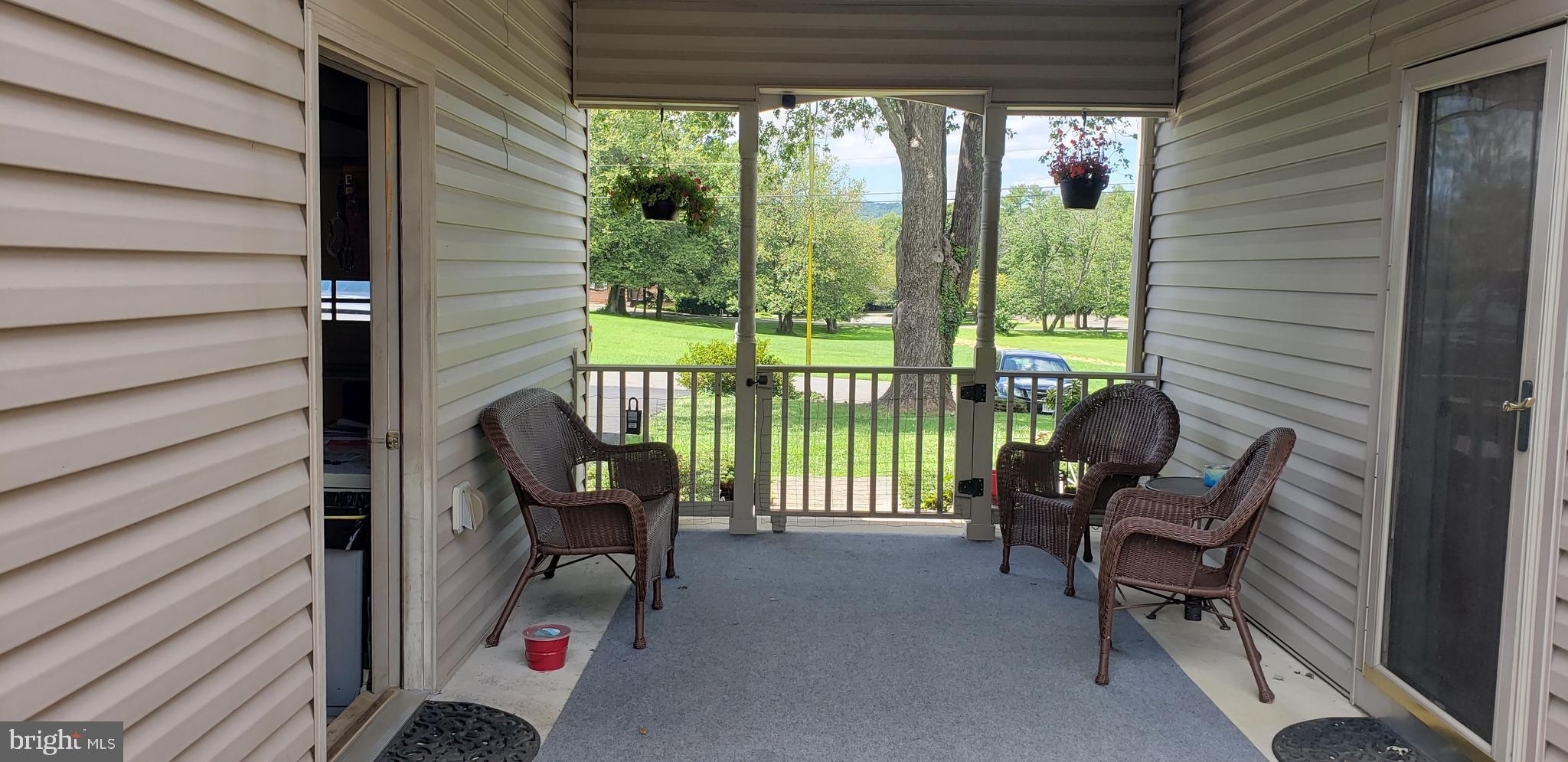 105 Moser Road Warrenton, VA 20186 - Photo 19 of 20 Breezeway