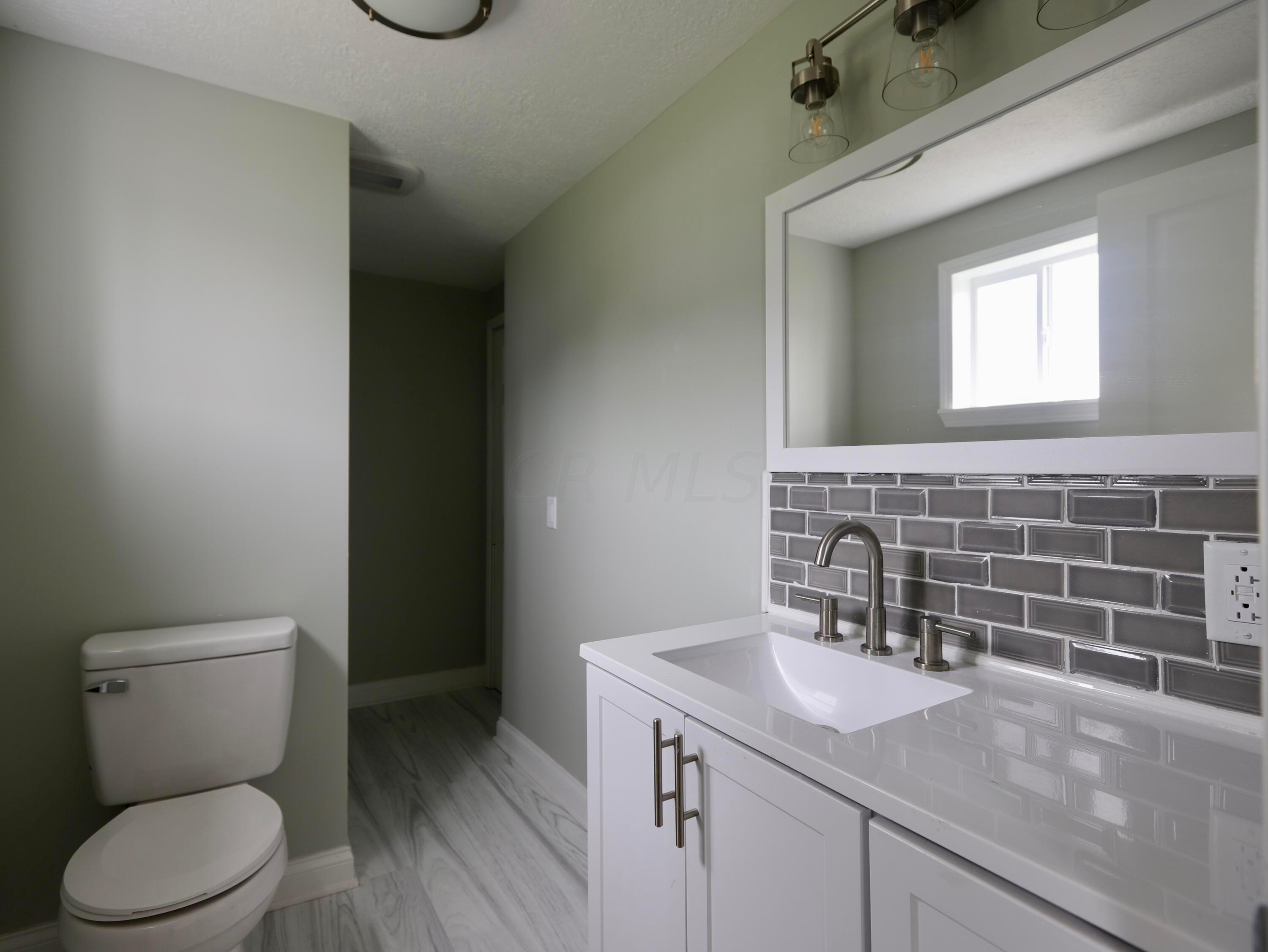 1414 Dixon Run Road Jackson, OH 45640 - Photo 12 of 13 12. primary bathroom