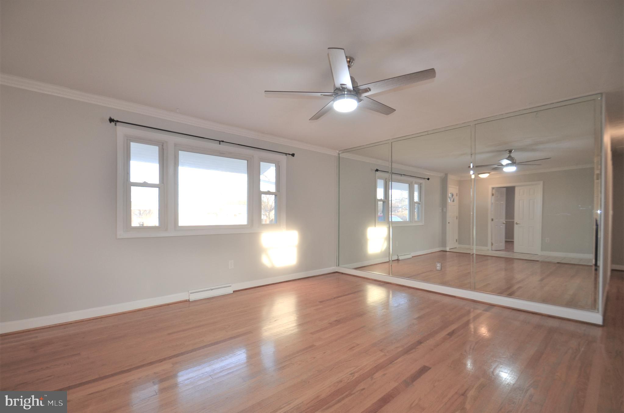 314 Beechcroft Road Winchester, VA 22601 - Photo 2 of 22 Living room - spacious