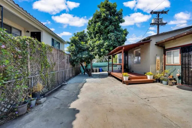 a picture of city view