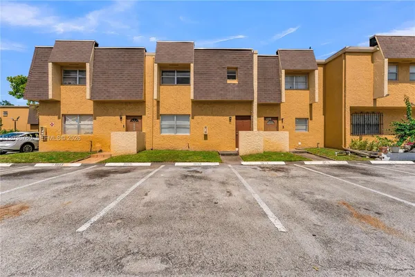$220,000 | 5653 Blueberry Court, Unit 2, Lauderhill, FL 33313