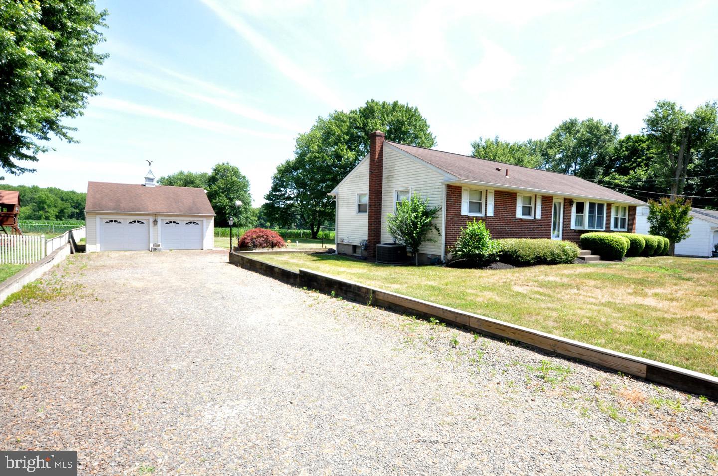 2068 Old York Road Burlington, NJ 08016 - Photo 2 of 31