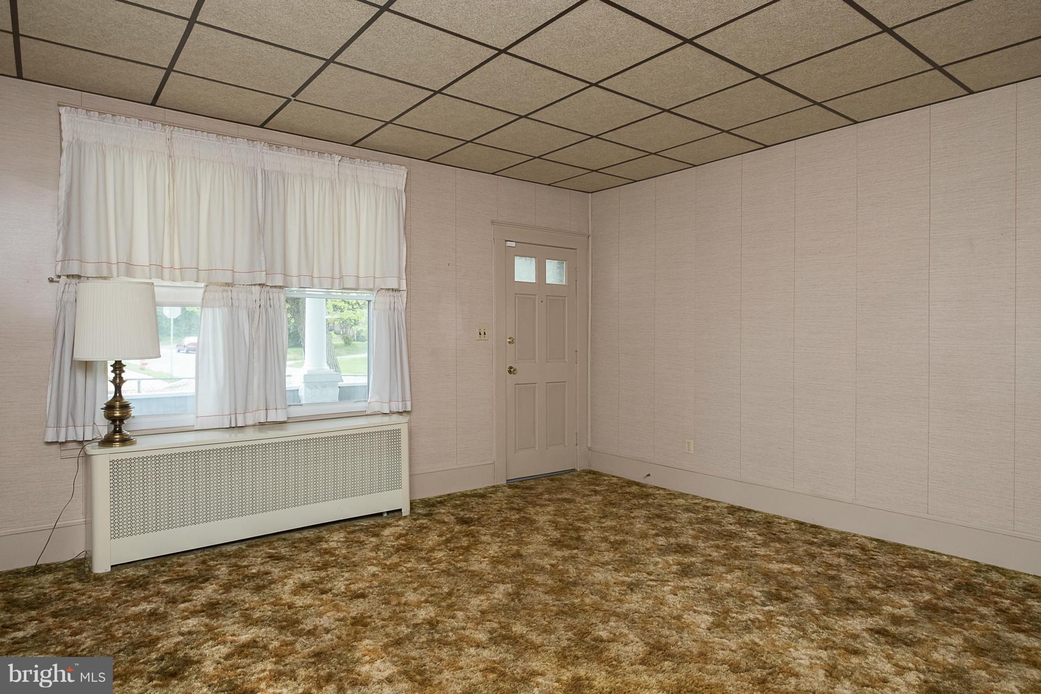 4600 Ridge Avenue Halethorpe, MD 21227 - Photo 5 of 30 Living Room