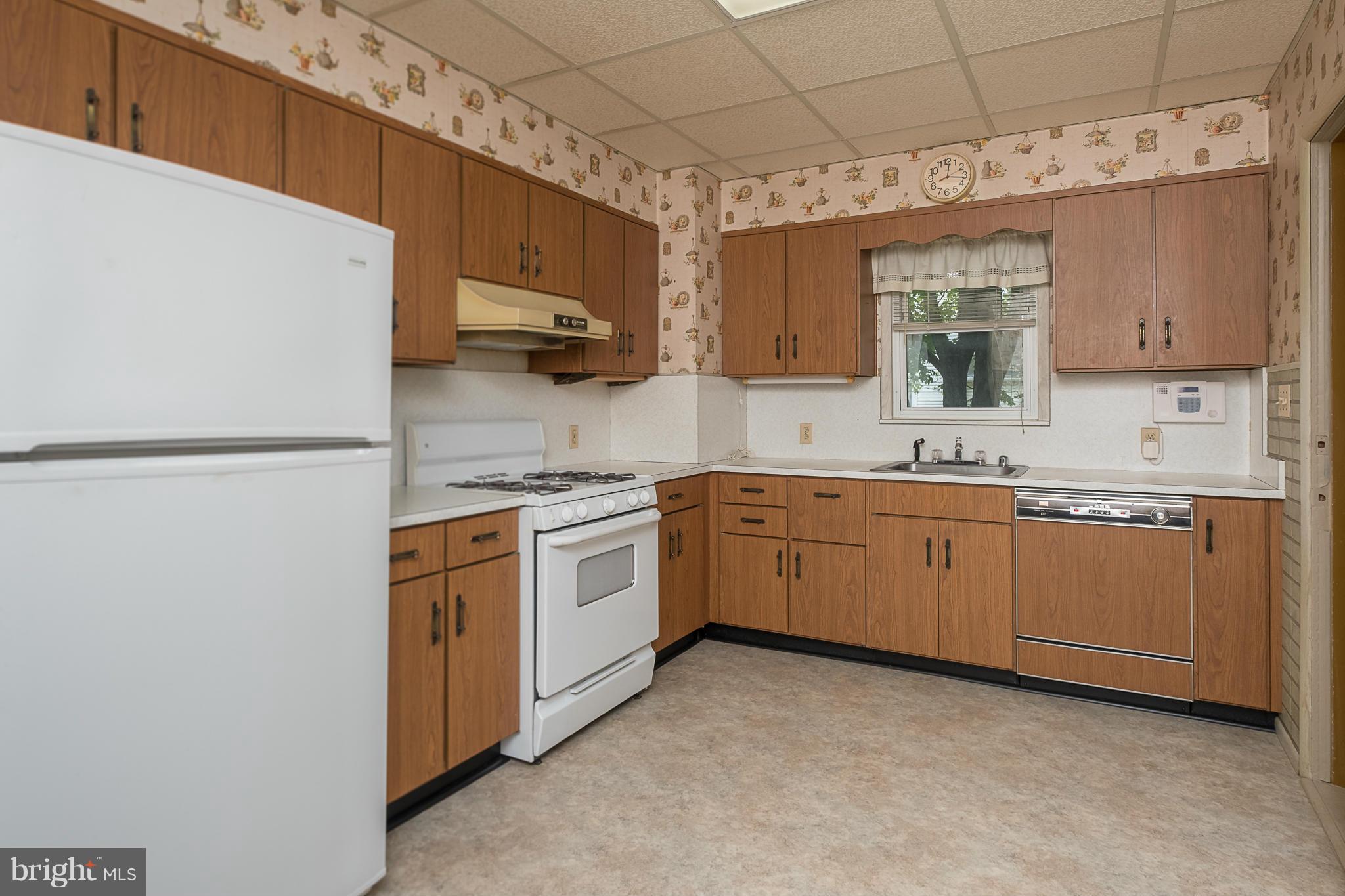 4600 Ridge Avenue Halethorpe, MD 21227 - Photo 10 of 30 Kitchen
