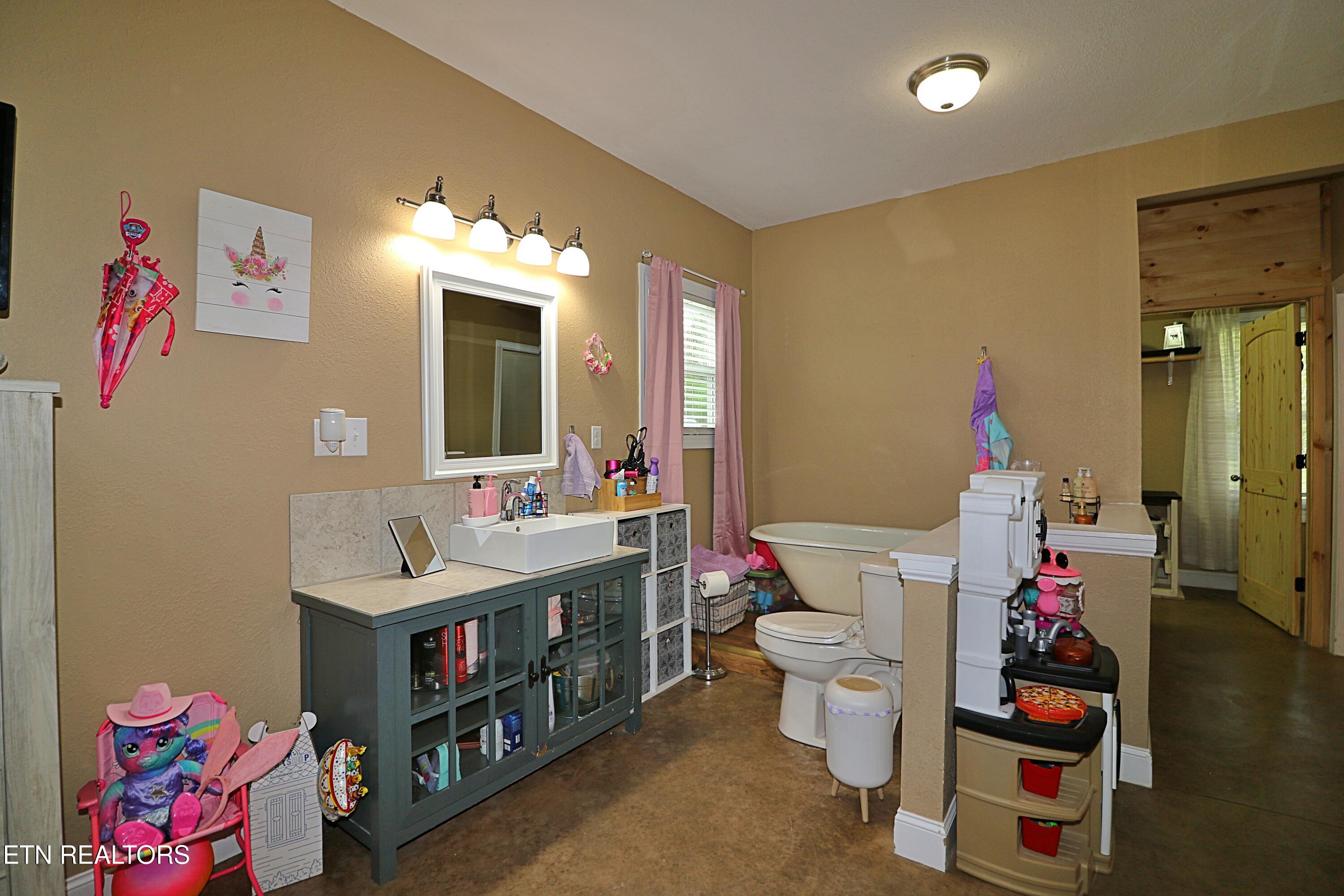 162 Floyd Jeffers Road Huntsville, TN 37756 - Photo 19 of 53 094A0654