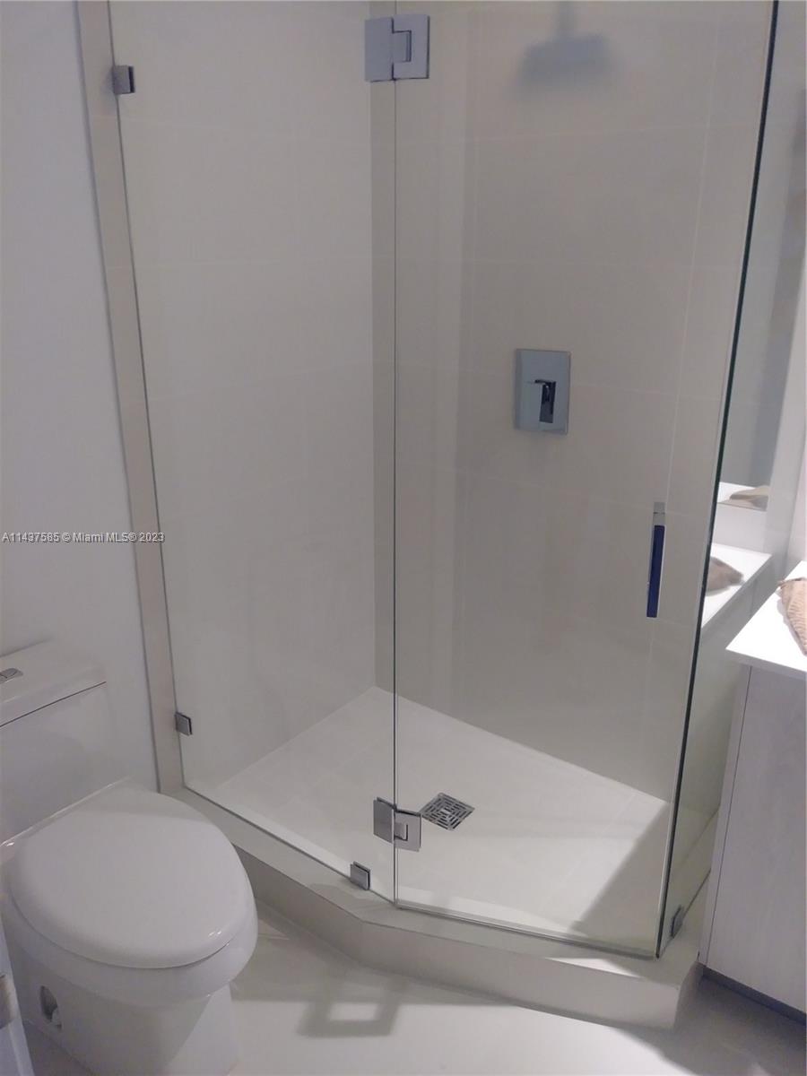 45 Southwest 9th Street, Unit 4004 Miami, FL 33130 - Photo 20 of 23 a bathroom with a toilet and a shower