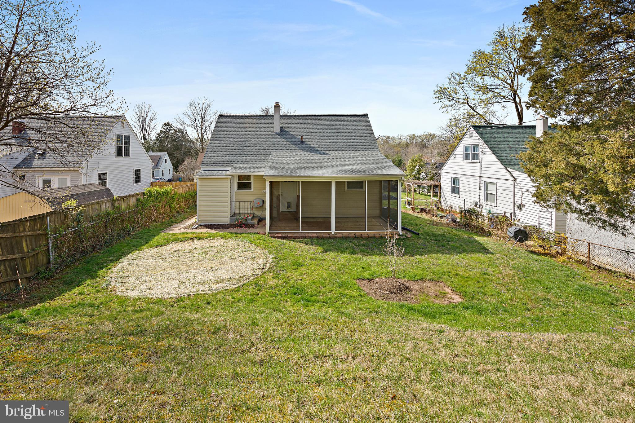 813 Templecliff Road Pikesville, MD 21208 - Photo 22 of 25 Exterior Back w/ Fenced Yard