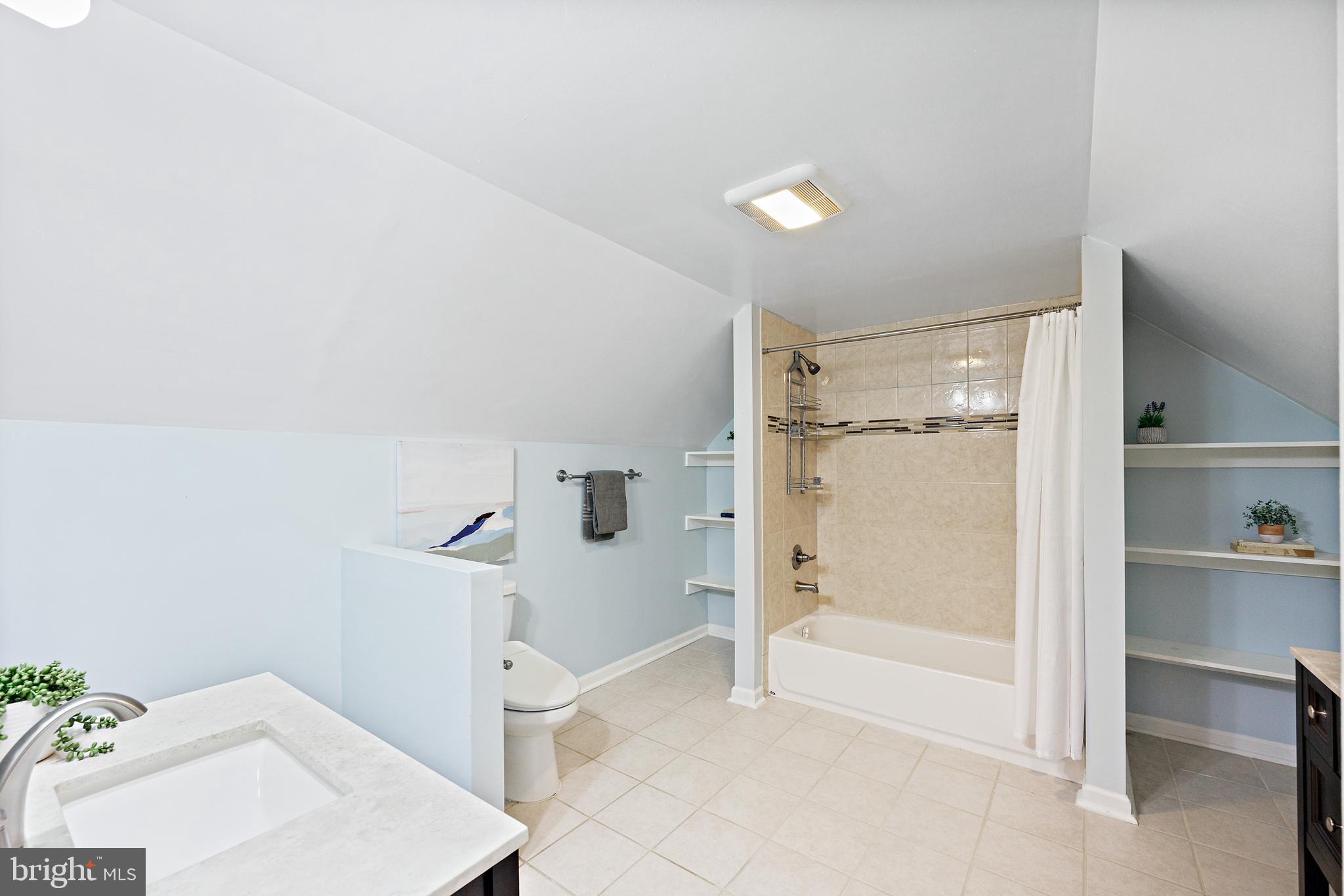 813 Templecliff Road Pikesville, MD 21208 - Photo 5 of 25 Upper Level Primary Bath