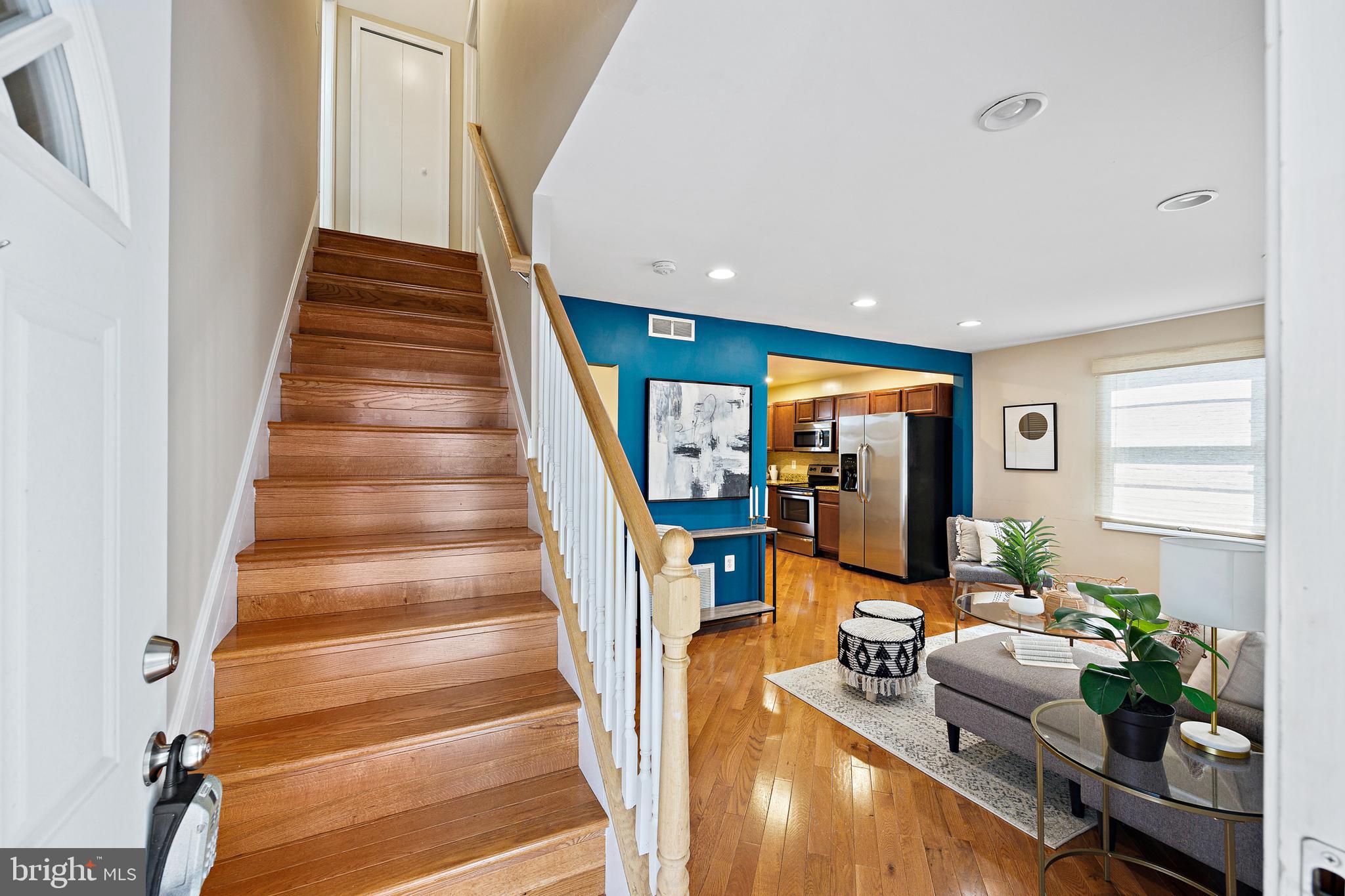 813 Templecliff Road Pikesville, MD 21208 - Photo 6 of 25 Living Room w/ Gleaming Hardwood Floor