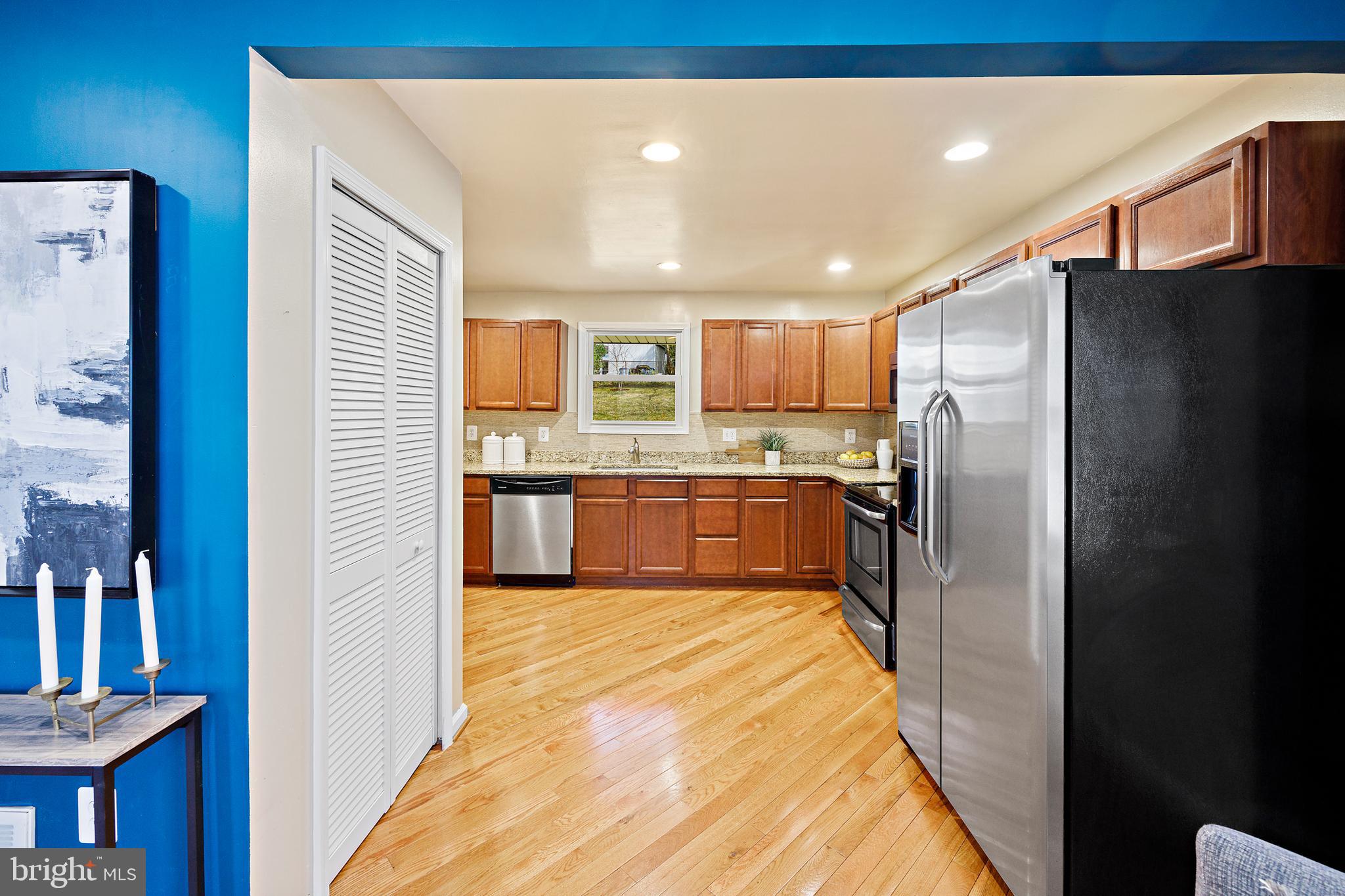 813 Templecliff Road Pikesville, MD 21208 - Photo 8 of 25 Gourmet Kitchen w/ Dining Area