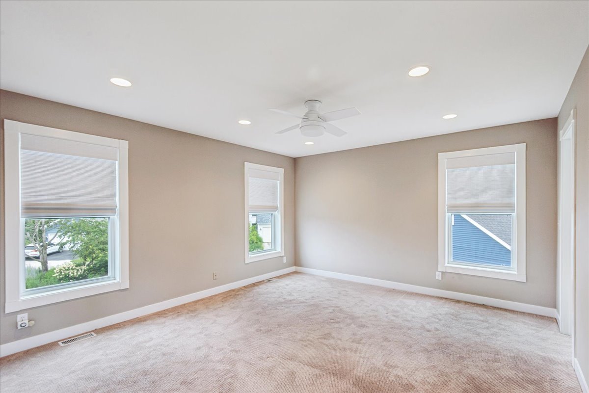 634 Indian Path Road Grayslake, IL 60030 - Photo 13 of 23 an empty room with windows