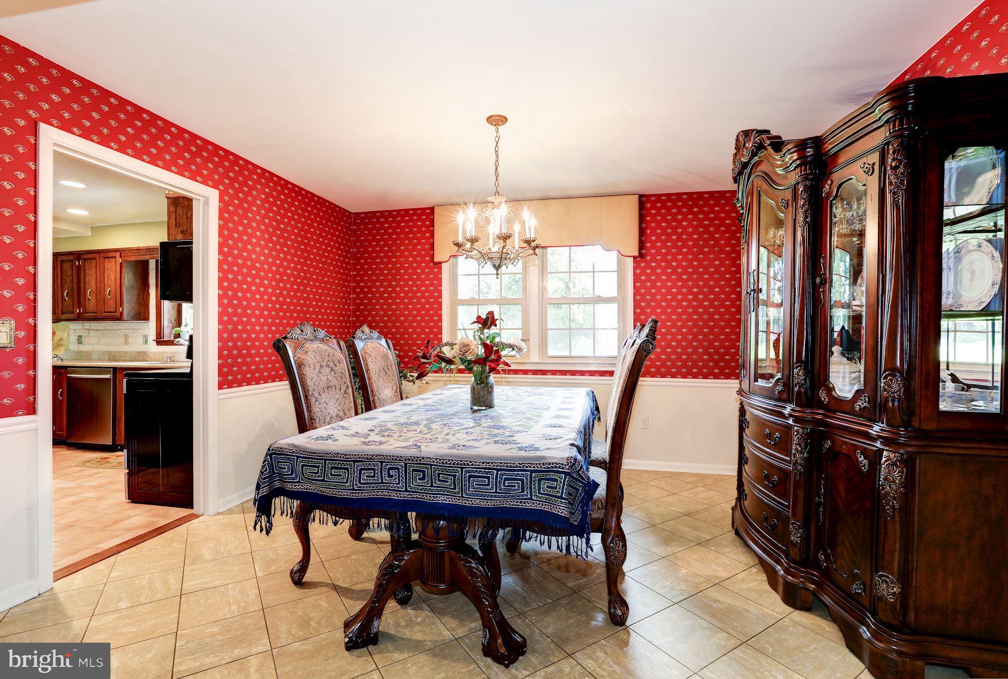 15141 Middlegate Road Silver Spring, MD 20905 - Photo 11 of 30 Dining Room with Chair Rail