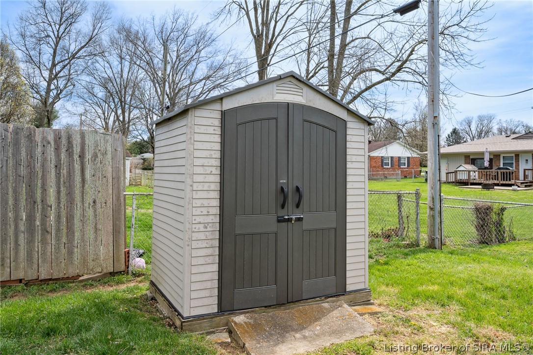 3 Woodland Road Jeffersonville, IN 47130 - Photo 46 of 50