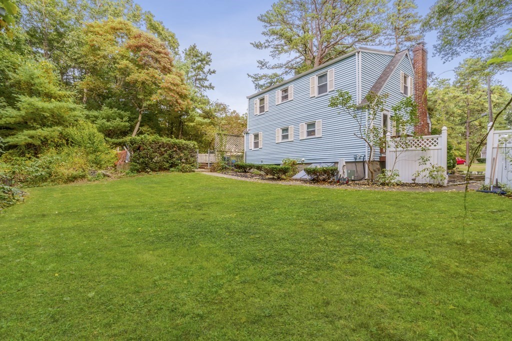 43 Lawrence Road Halifax, MA 02338 - Photo 5 of 20 Gallery Image 5