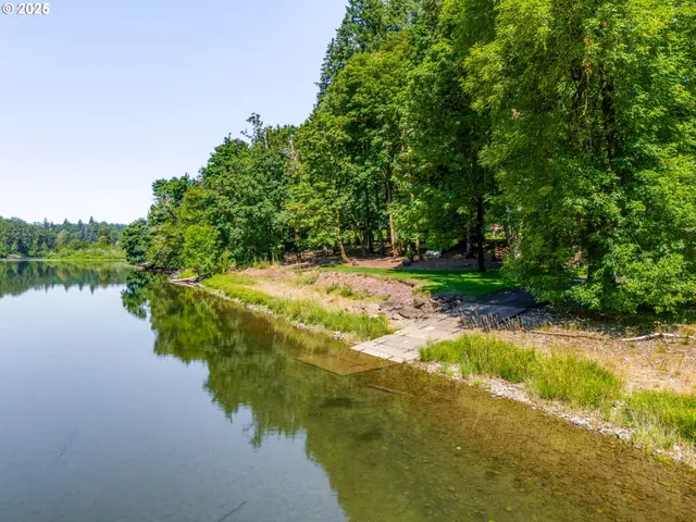 a view of a lake with houses