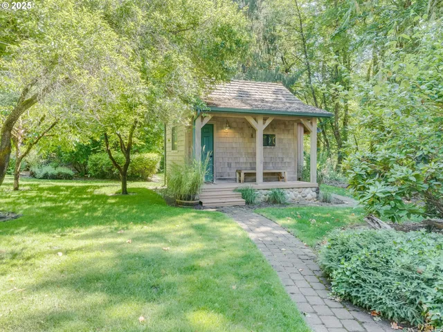 a view of a walk in closet