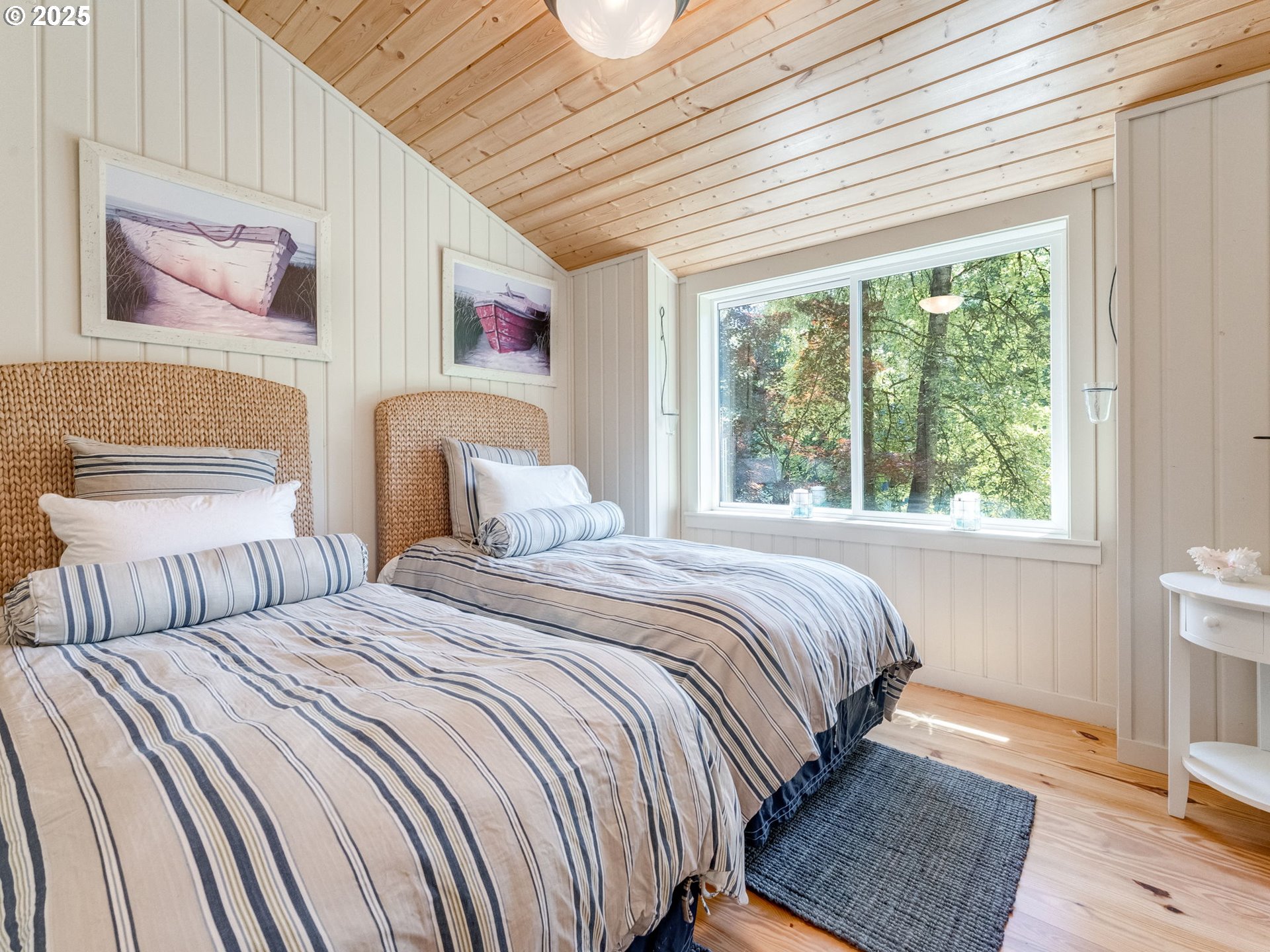 3817 Old Lewis River Road Woodland, WA 98674 - Photo 44 of 48 a bedroom with beds and a window