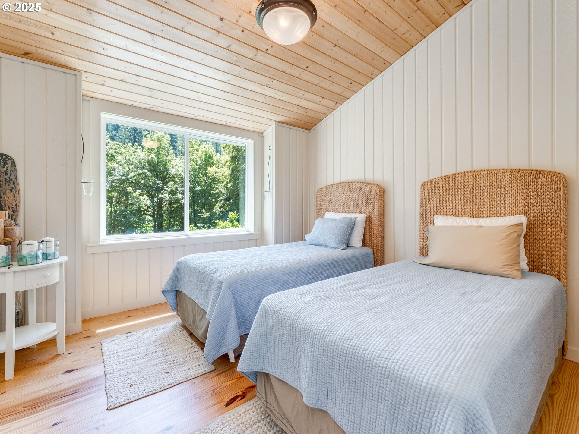 3817 Old Lewis River Road Woodland, WA 98674 - Photo 45 of 48 a bedroom with two beds and a large window