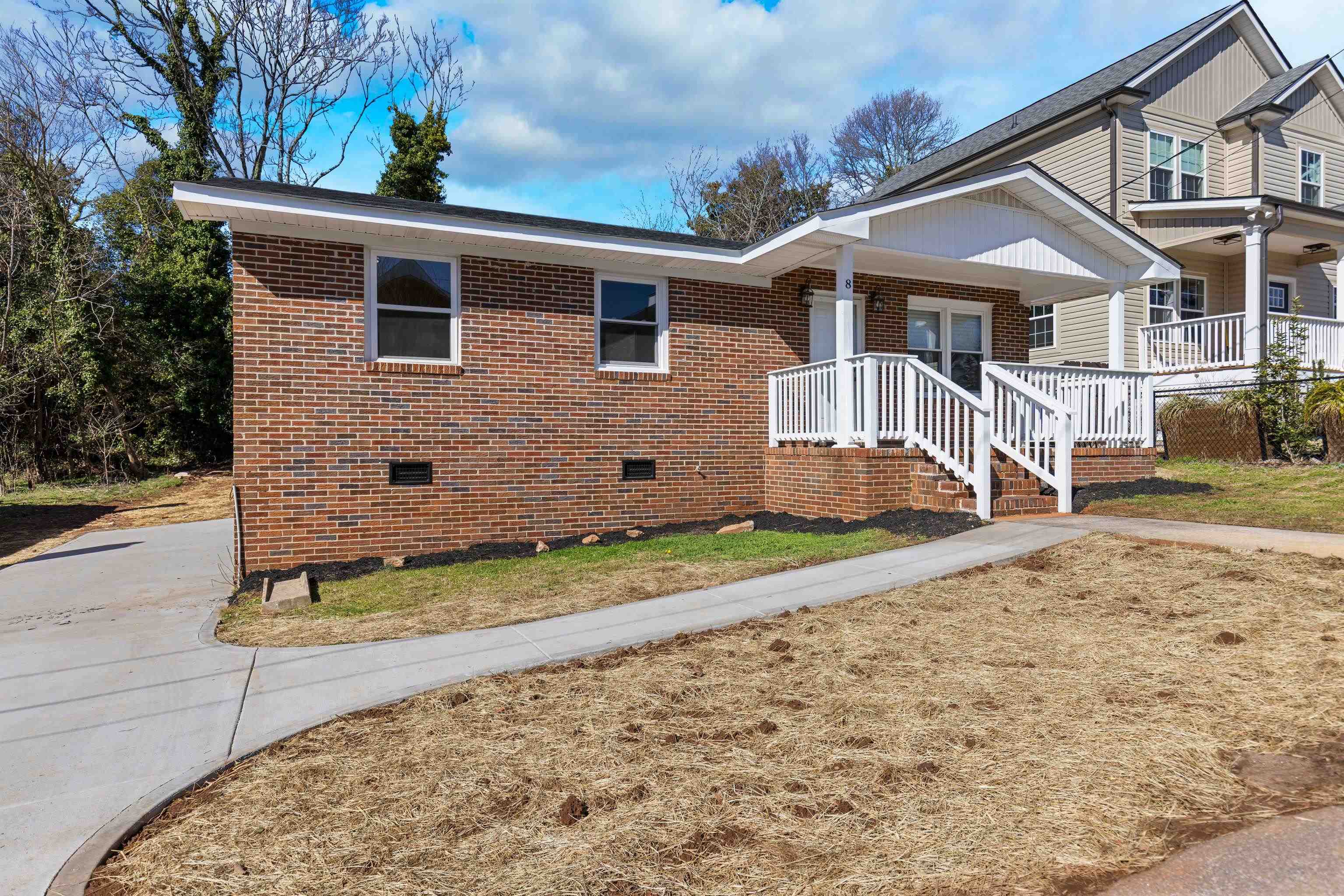 8 Harris Lane Greenville, SC 29607 - Photo 2 of 28 Gallery Image 2