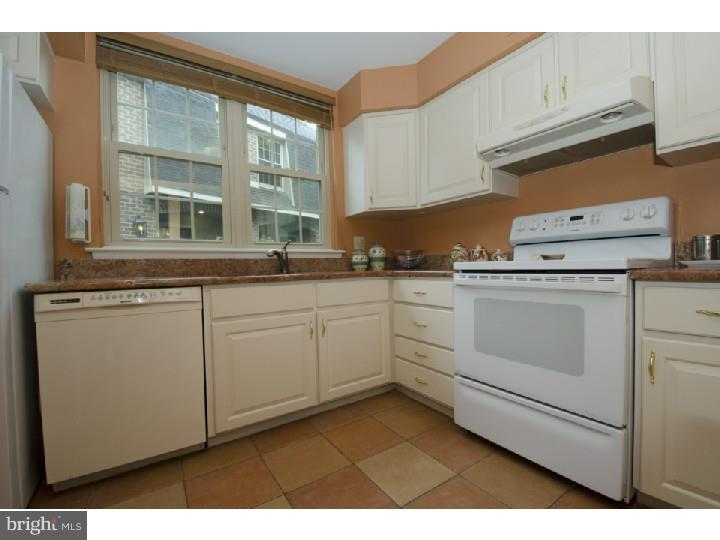 104 A Lantoga Road, Unit 5 Wayne, PA 19087 - Photo 6 of 16 Kitchen