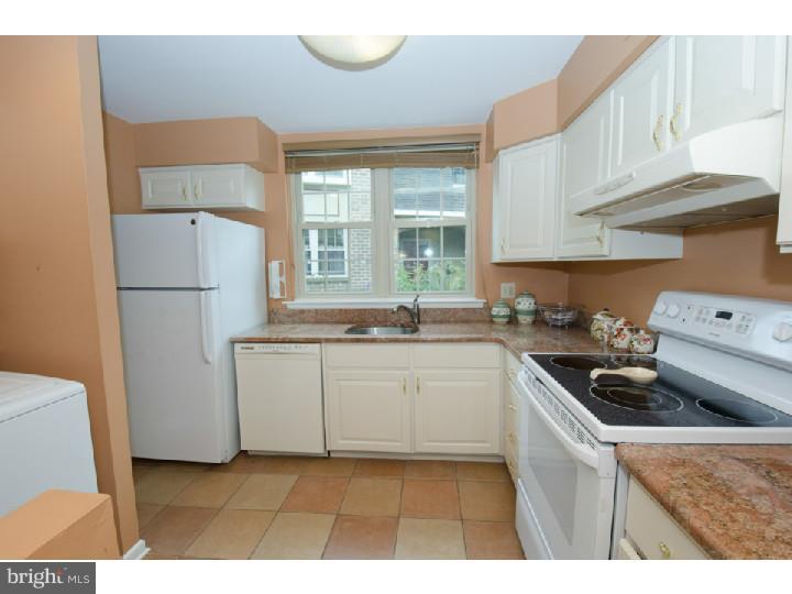 104 A Lantoga Road, Unit 5 Wayne, PA 19087 - Photo 7 of 16 Kitchen