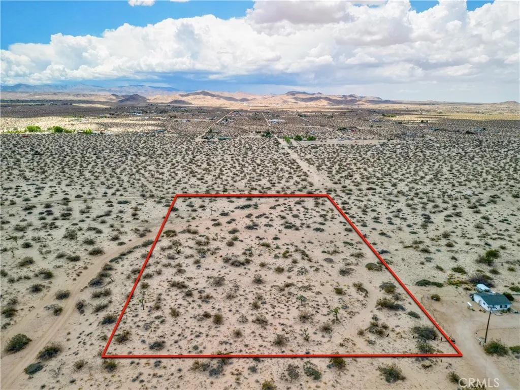 0 Easton Landers, CA 92285 - Photo 4 of 22 a view of a city