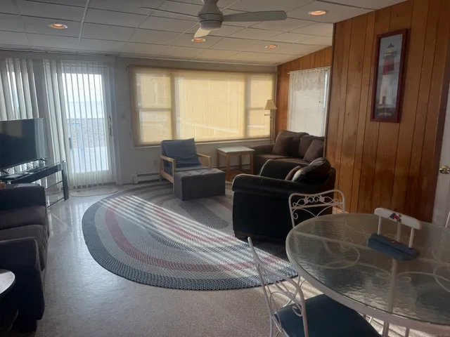 $2,500 | 797 East Broadway, Milford, CT 06460