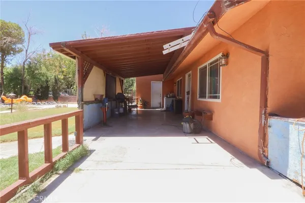 a view of outdoor space yard and porch