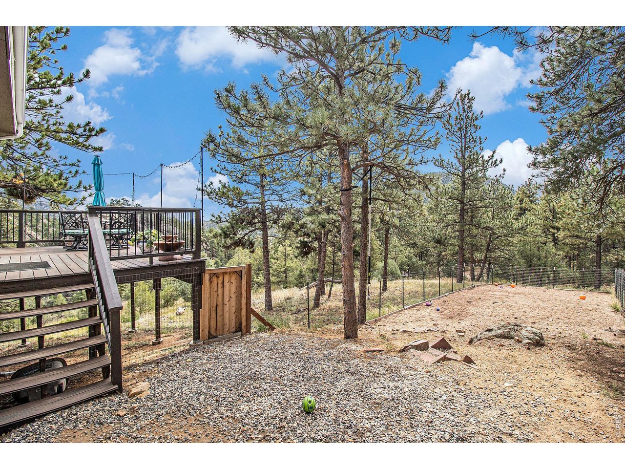 270 Choctaw Road Lyons, CO 80540 - Photo 27 of 32 Enclosed outdoor area