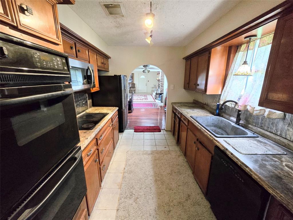 31 Clearview Point Blank, TX 77364 - Photo 10 of 33