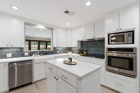 $699,000 | 2314 Hialeah Drive, Houston, TX 77018