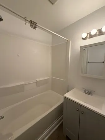 $2,600 | 68 Dartmouth Street, Unit 3, Worcester, MA 01604