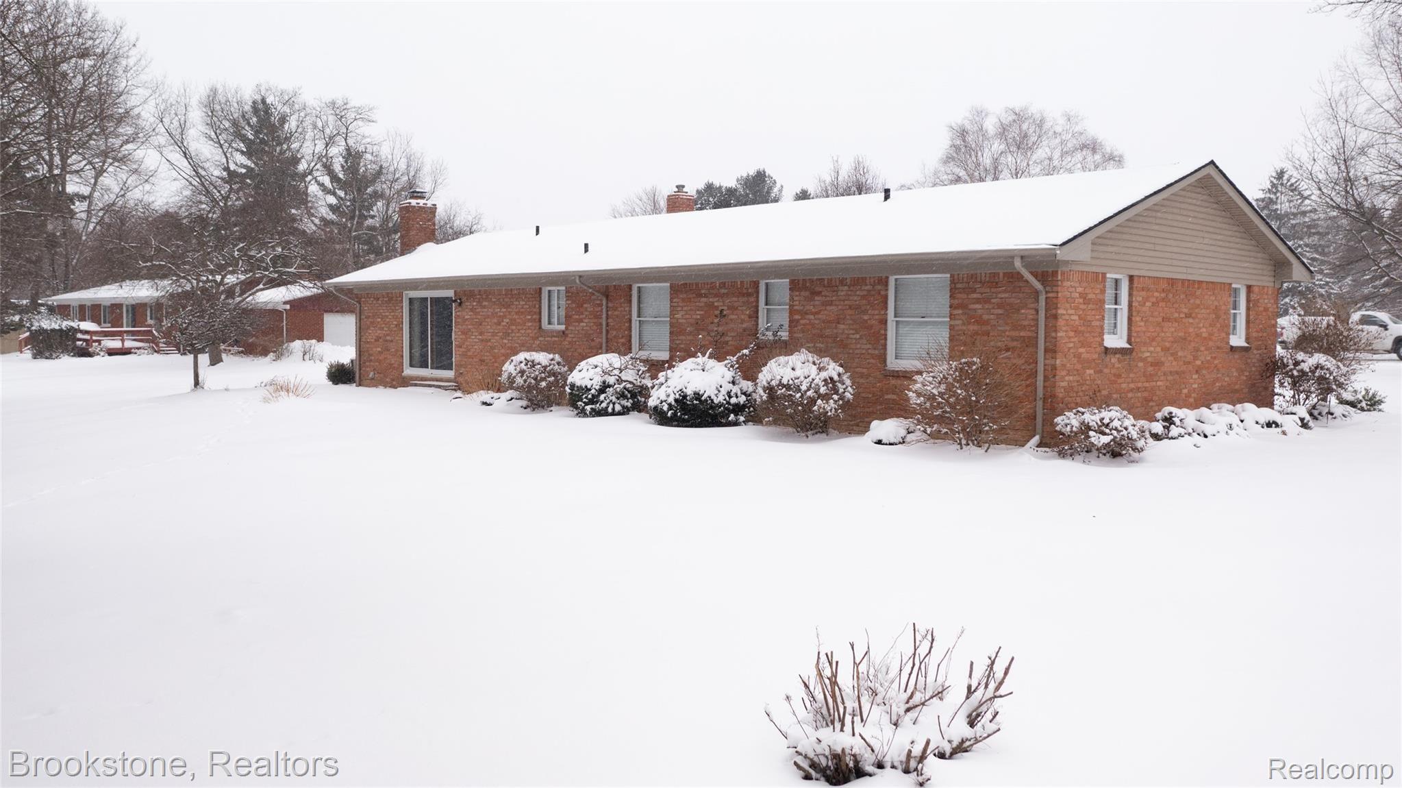 2751 Hillendale Drive Rochester, MI 48309 - Photo 30 of 33 Easy maintenance Brick Ranch