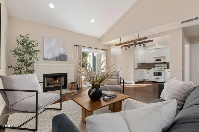 $629,900 | 6204 Corte Antigua, Camarillo, CA 93012