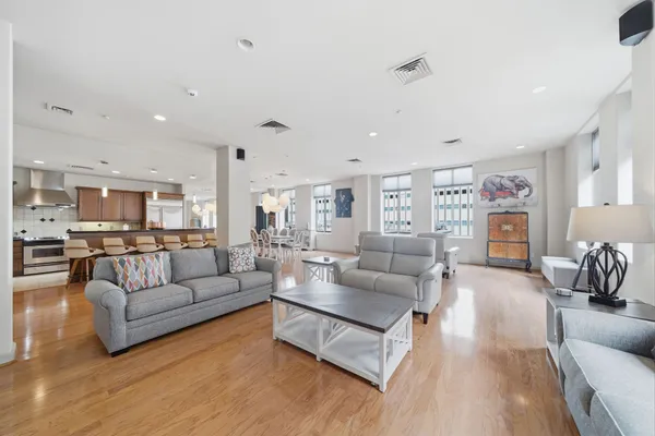 $475,000 | 914 Main Street, Unit 801, Houston, TX 77002