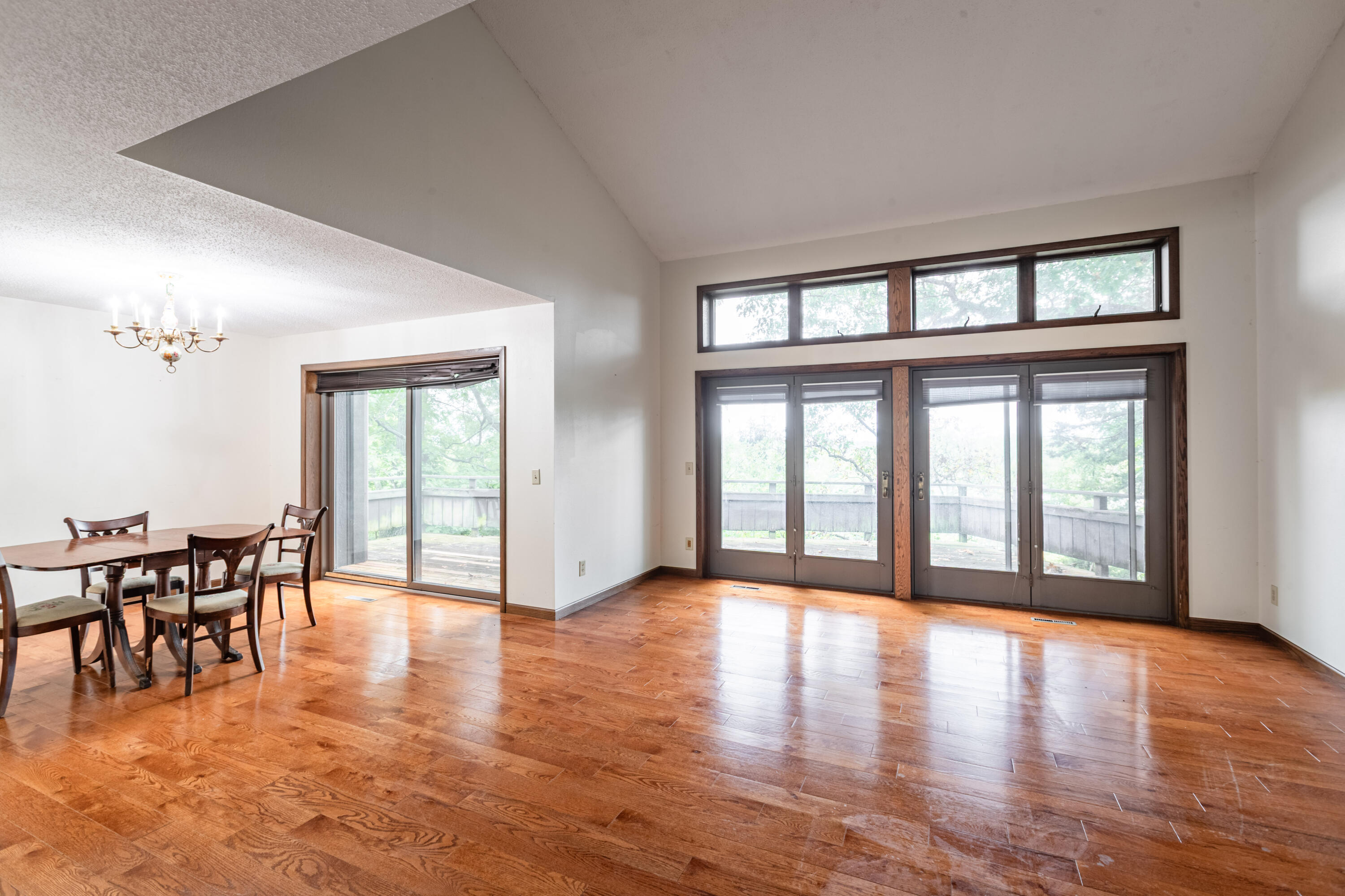 W664 Highway 35 Buffalo, WI 54629 - Photo 5 of 30 Open living/dining area with