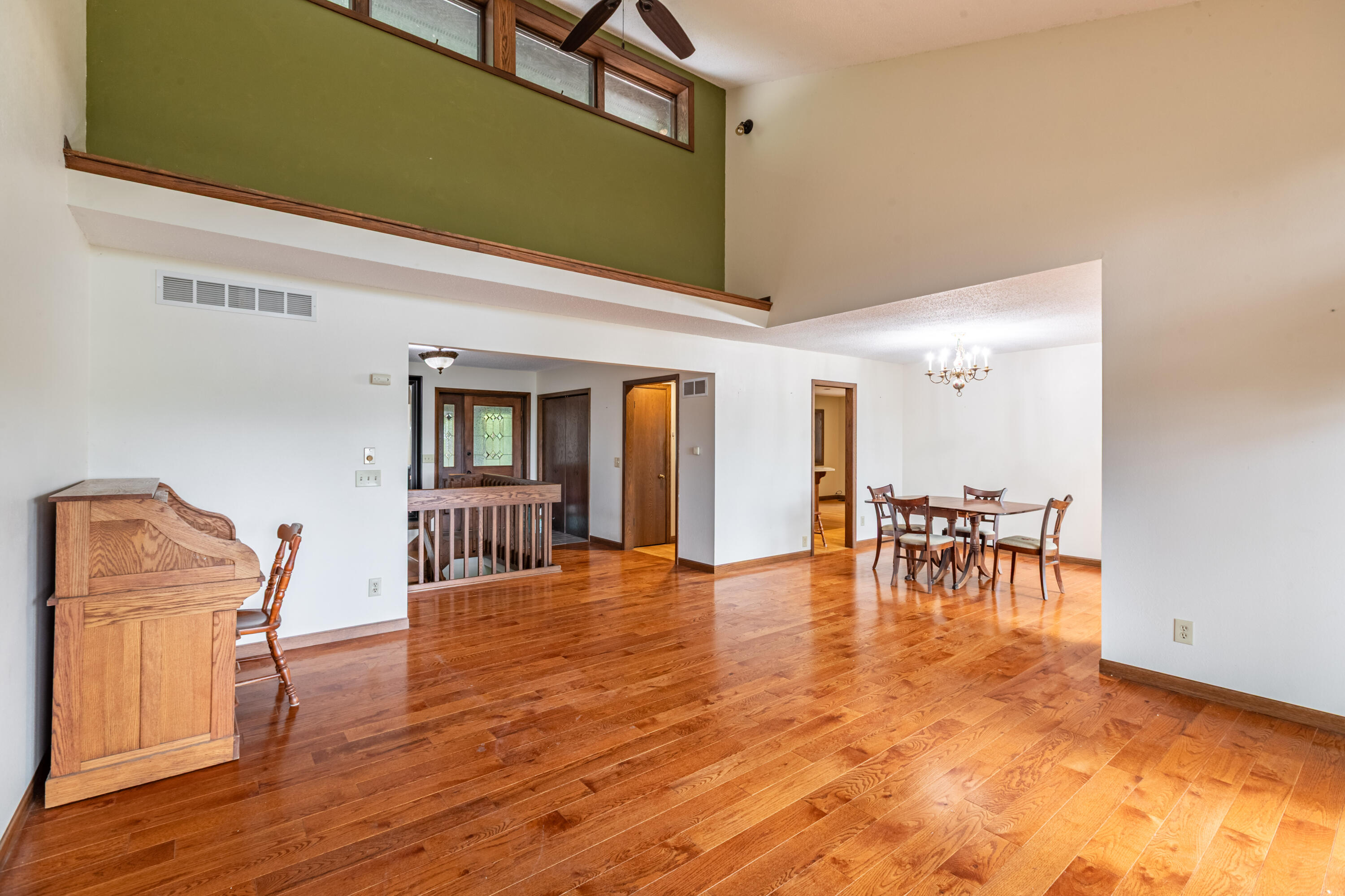 W664 Highway 35 Buffalo, WI 54629 - Photo 6 of 30 Entry to main floor