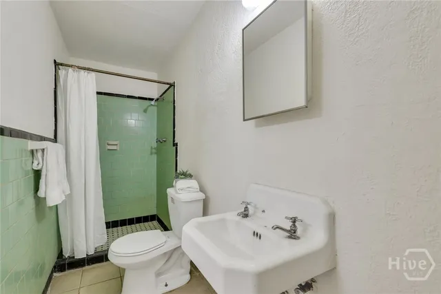 $1,200 | 5013 Ogeechee Road, Savannah, GA 31405