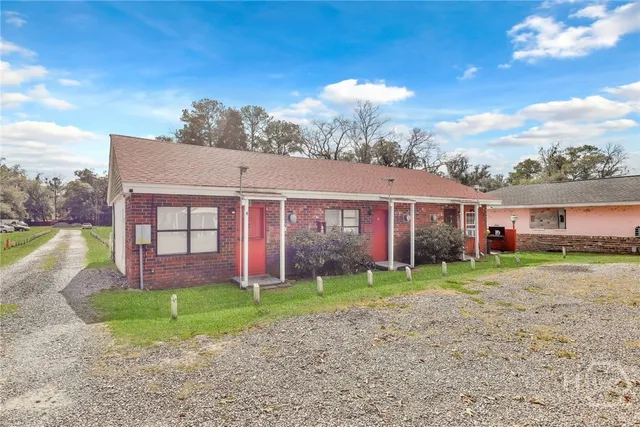 $1,200 | 5013 Ogeechee Road, Savannah, GA 31405