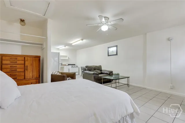 $1,200 | 5013 Ogeechee Road, Savannah, GA 31405