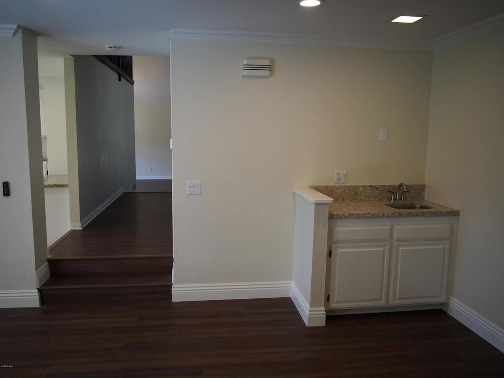 211 Windtree Avenue Thousand Oaks, CA 91320 - Photo 7 of 29 a view of entryway with wooden floor