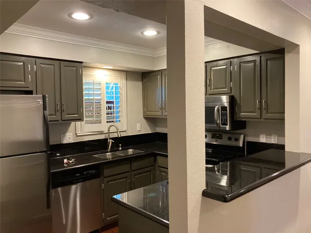 $1,700 | 881 Wax Myrtle Lane, Houston, TX 77079