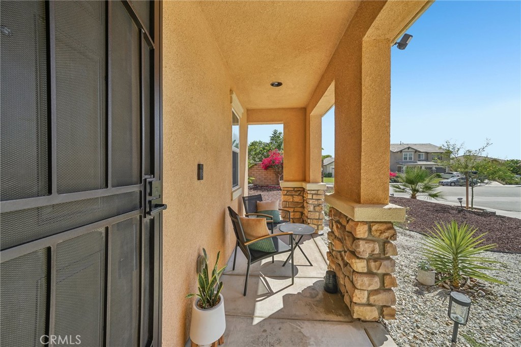7572 Blue Oak Road Riverside, CA 92507 - Photo 11 of 48