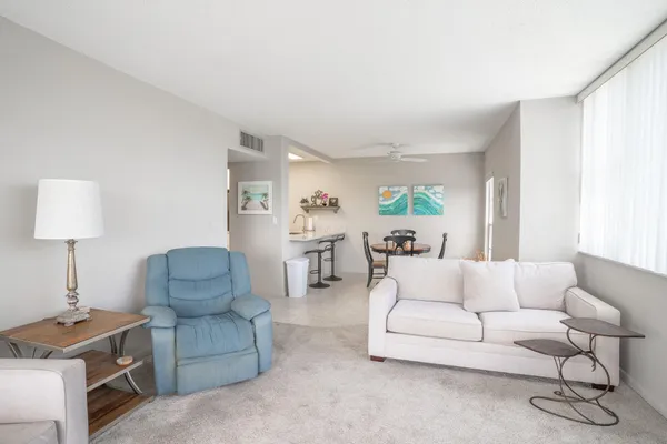 $2,050 | 250 Northeast 20th Street, Unit 4190, Boca Raton, FL 33431