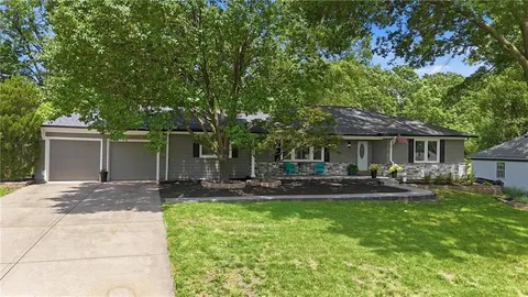 $425,000 | 1216 West 97th Street, Kansas City, MO 64114