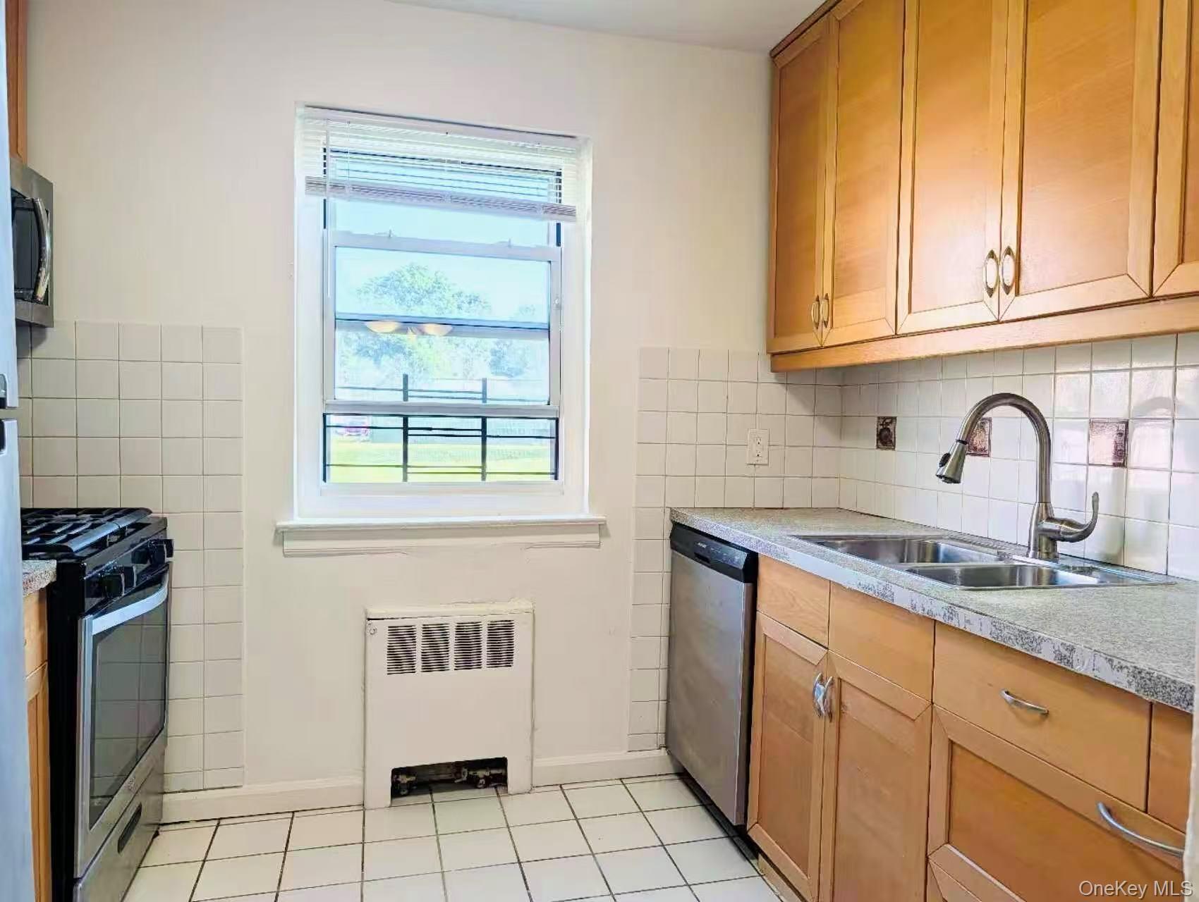 150-83 70th Road, Unit 3A Queens, NY 11367 - Photo 4 of 8
