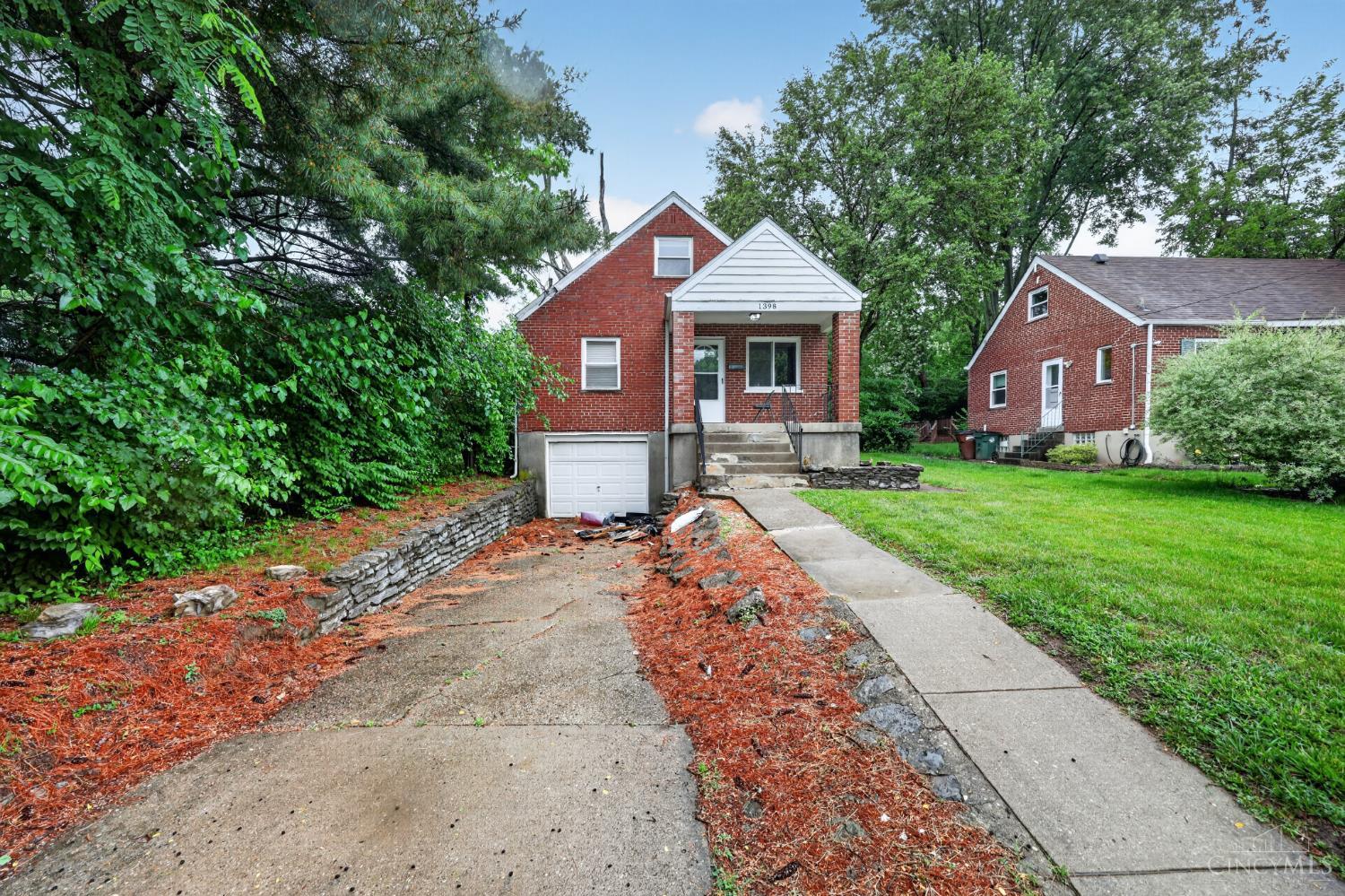 1398 Adams Road Cincinnati, OH 45231 - Photo 3 of 30