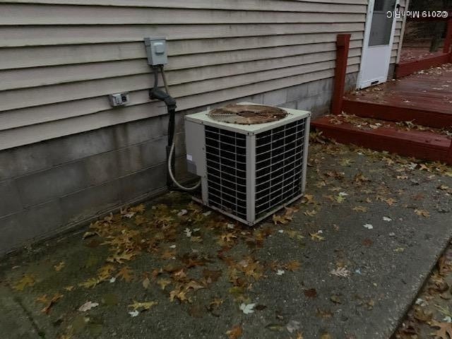 420 Rahn Street Muskegon, MI 49442 - Photo 3 of 28 IMG_1067