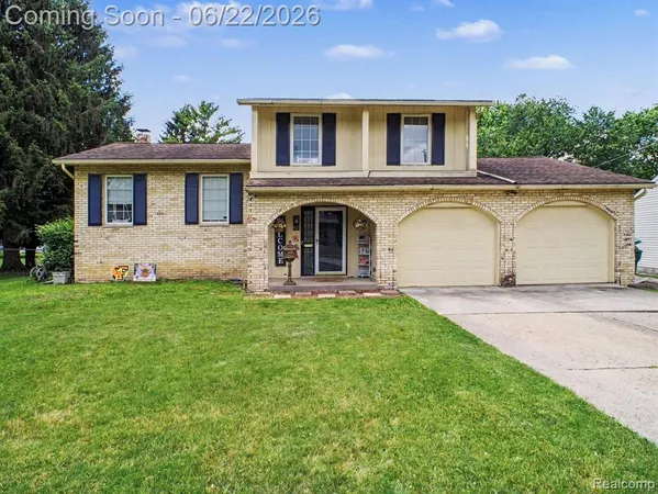 $250,000 | 428 Carrie Drive, Flushing, MI 48433