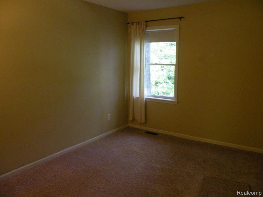 1060 Bird Road Ortonville, MI 48462 - Photo 27 of 44 DSCN7957.jpg